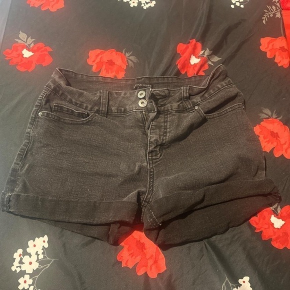 Signature Studio Women Black Denim Cuffed Jean Shorts Double Button Mid Rise
